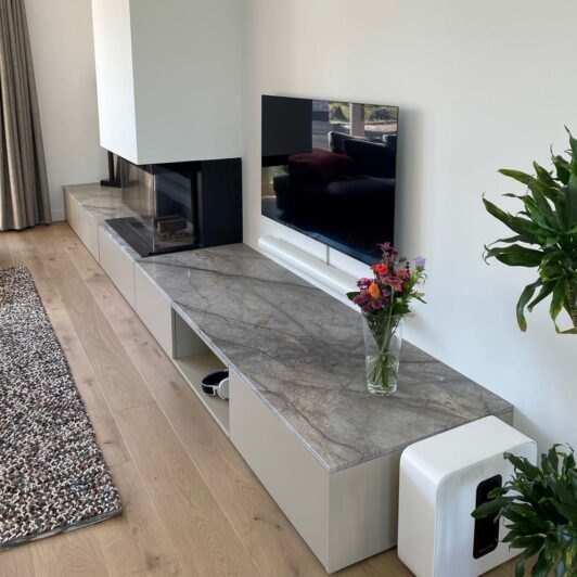 foto-interieur-haard-blad-grijs-marmer foto-interieur-haard-blad-grijs-marmer