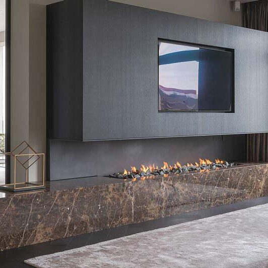 foto-interieur-haard-bruin-marmer-01-800x532