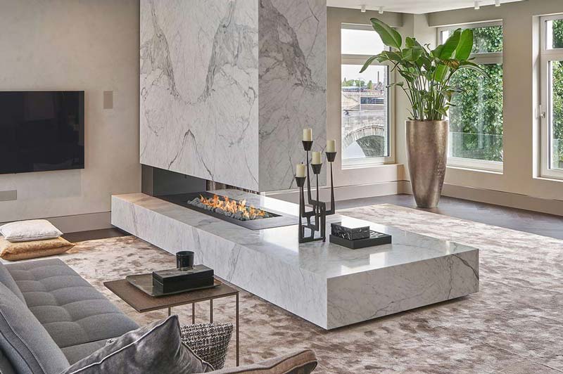 foto-interieur-haard-wit-marmer-01-800x532