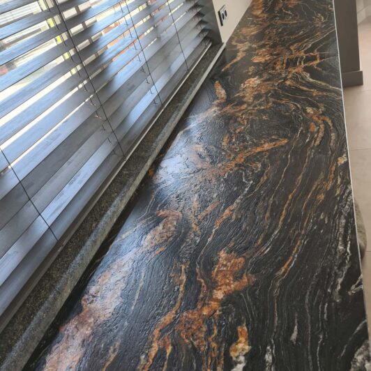 foto-interieur-vensterbank-zwart-oranje foto-interieur-vensterbank-zwart-oranje